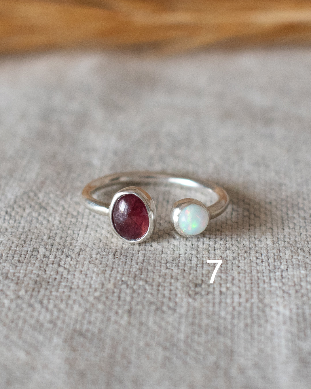 COLECCIÓN ANILLOS TINY TURMALINA Y ÓPALO