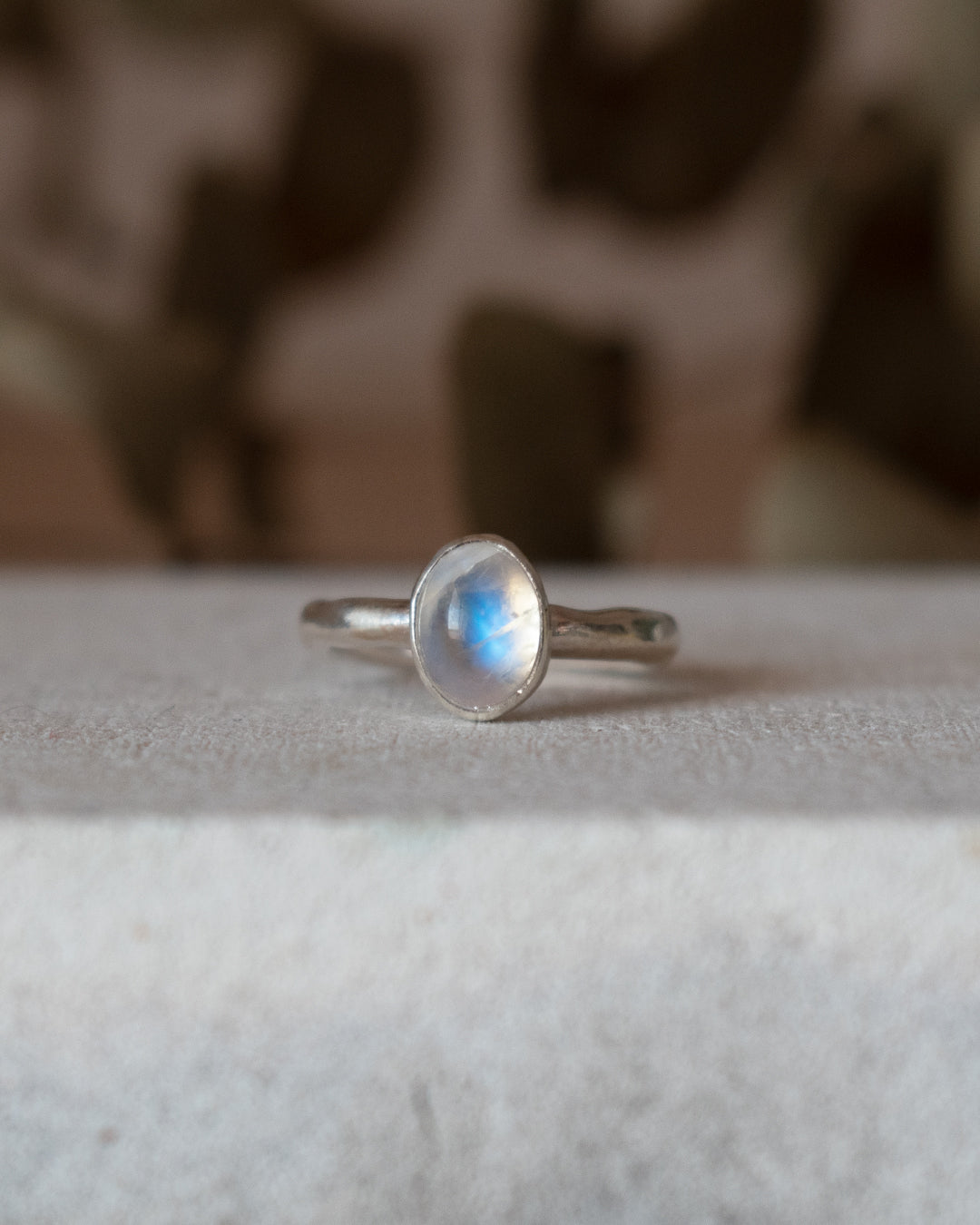ANILLO PIEDRA LUNA ARCOIRIS ORGÁNICO