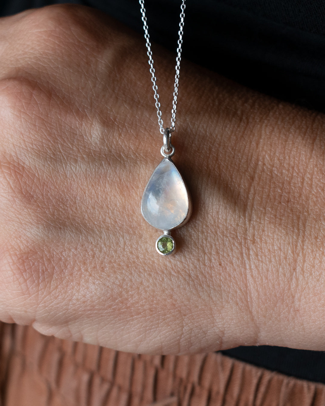 COLLAR PIEDRA LUNA Y PERIDOTO
