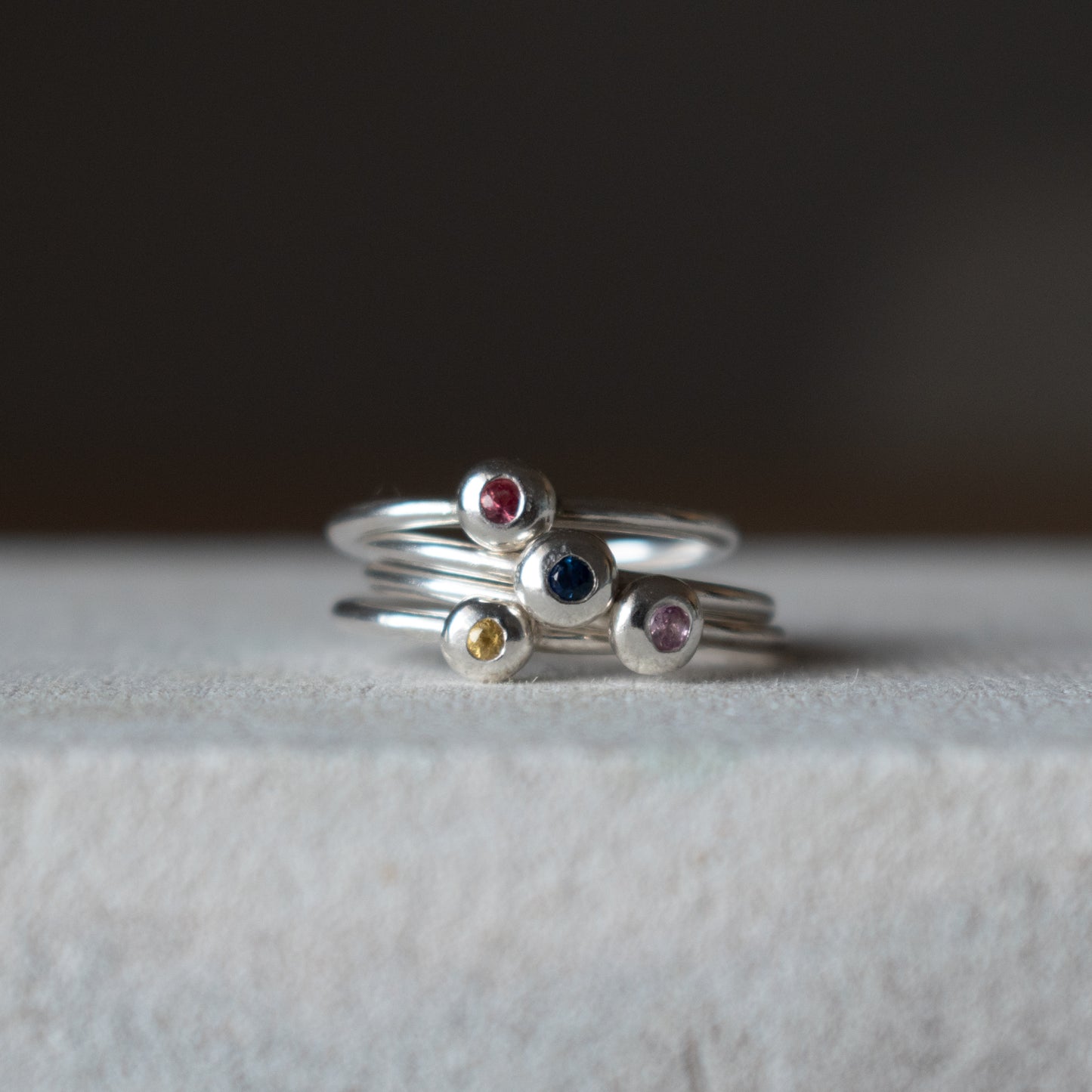 ANILLO DE ZAFIRO MULTICOLOR