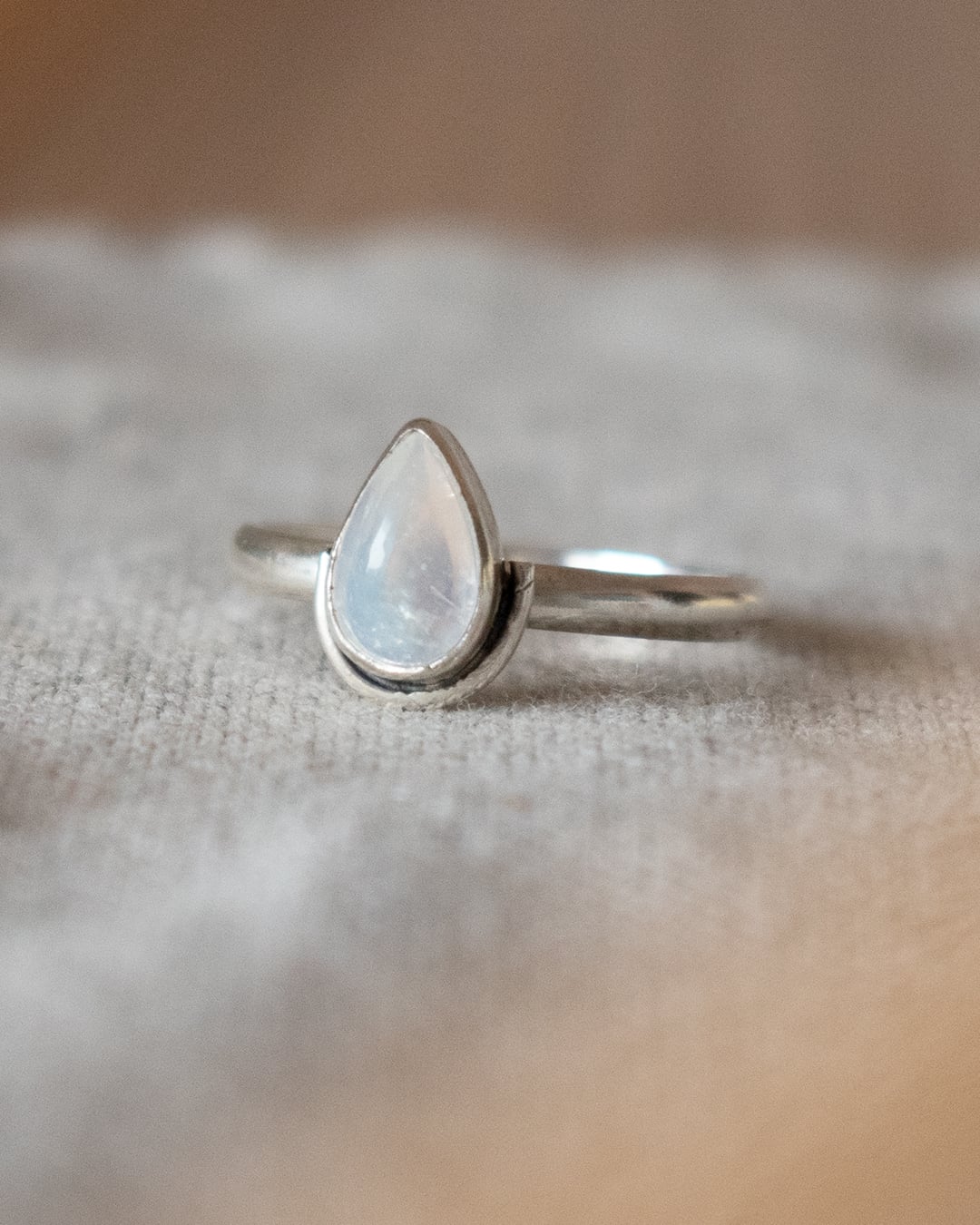 ANILLO SHANTI PIEDRA LUNA