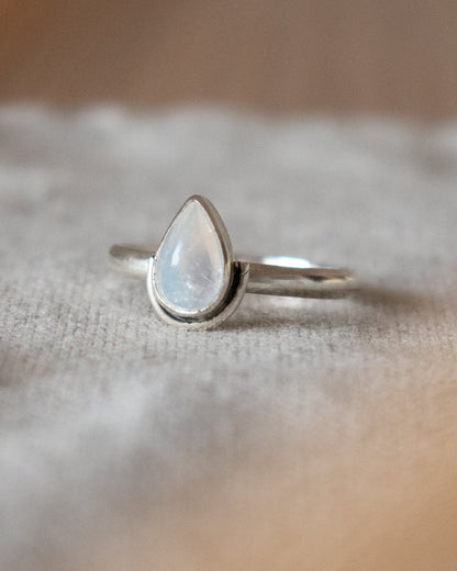 ANILLO SHANTI PIEDRA LUNA