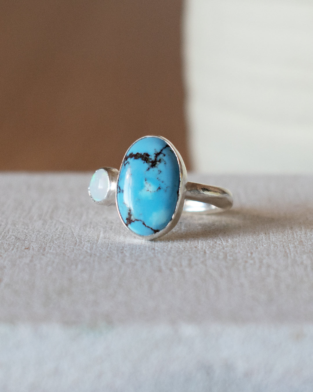 ANILLO TURQUESA OVAL Y ÓPALO