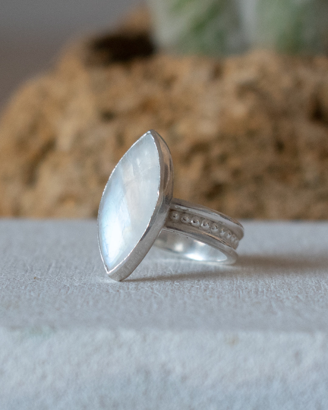 ANILLO DHARMA PIEDRA LUNA