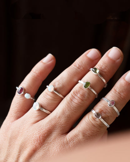 COLECCIÓN ANILLOS TINY TURMALINA Y ÓPALO
