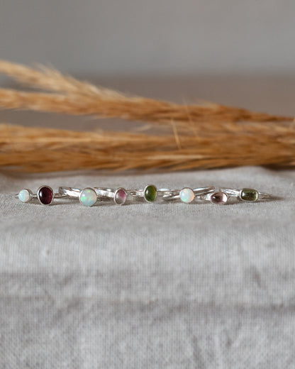 COLECCIÓN ANILLOS TINY TURMALINA Y ÓPALO