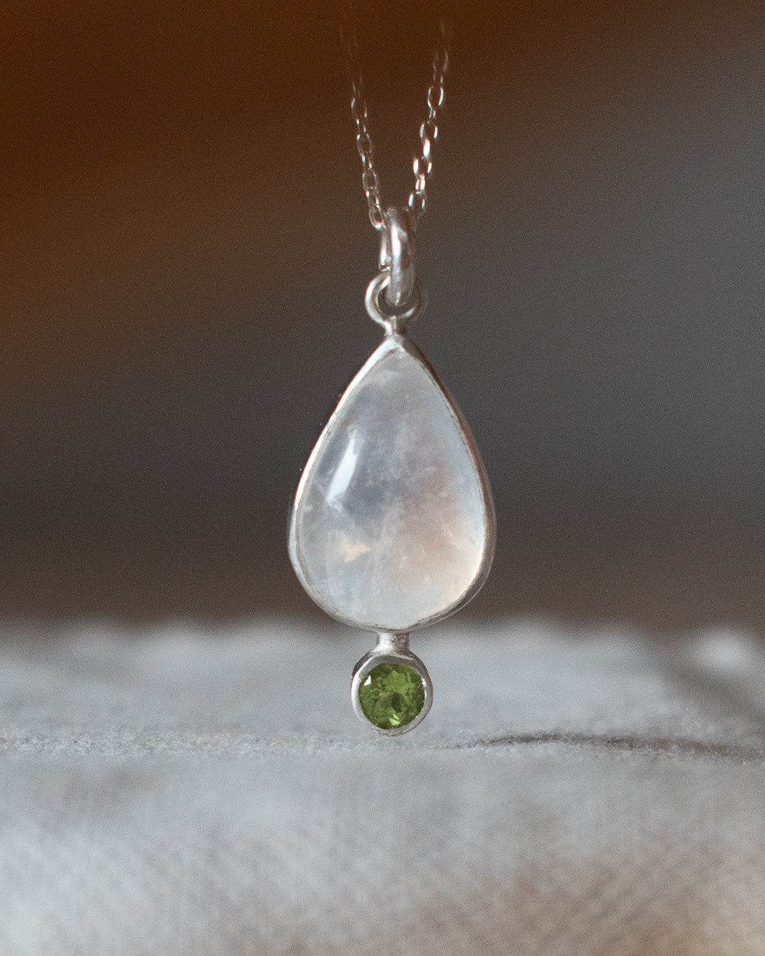 COLLAR PIEDRA LUNA Y PERIDOTO