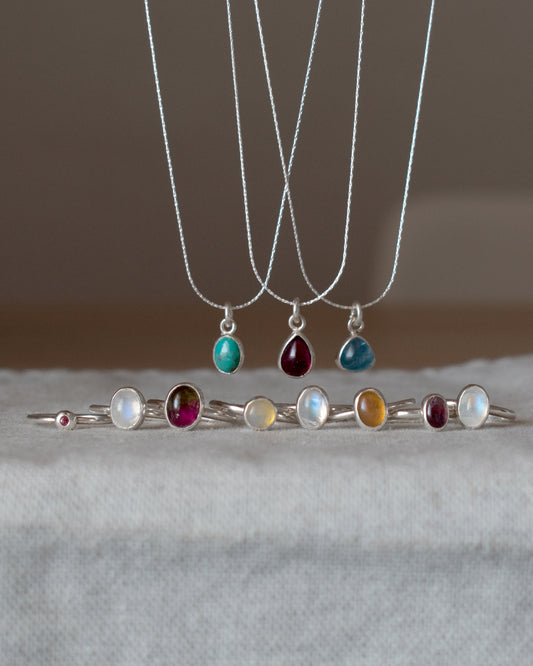 ANILLOS Y COLLARES SENCILLOS