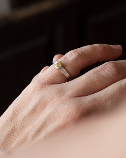 ANILLO ZAFIRO AMARRILLO